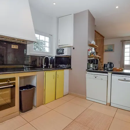 Front In Erbalunga With Kitchen Holiday home